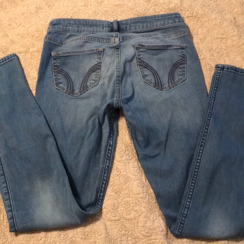 Hollister Jeans 5R.  W27, L 29. B. Stretchy.  LQQK